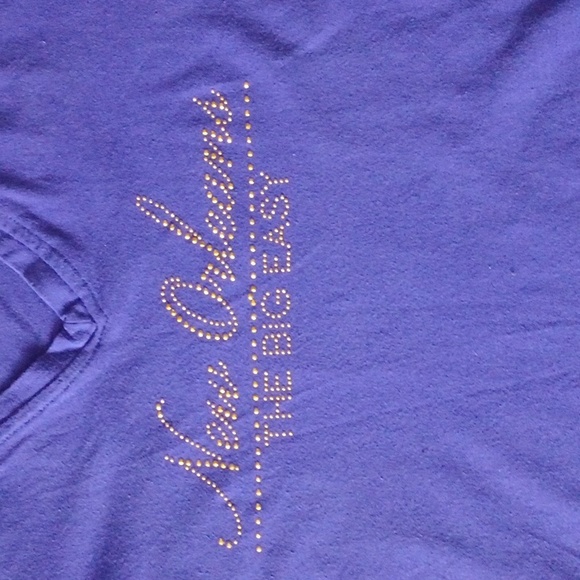 Las Vegas and NOLA tees L - Picture 3 of 3